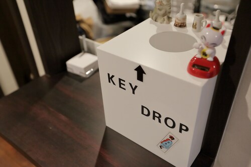 チェックイン / チェックアウト キオスク