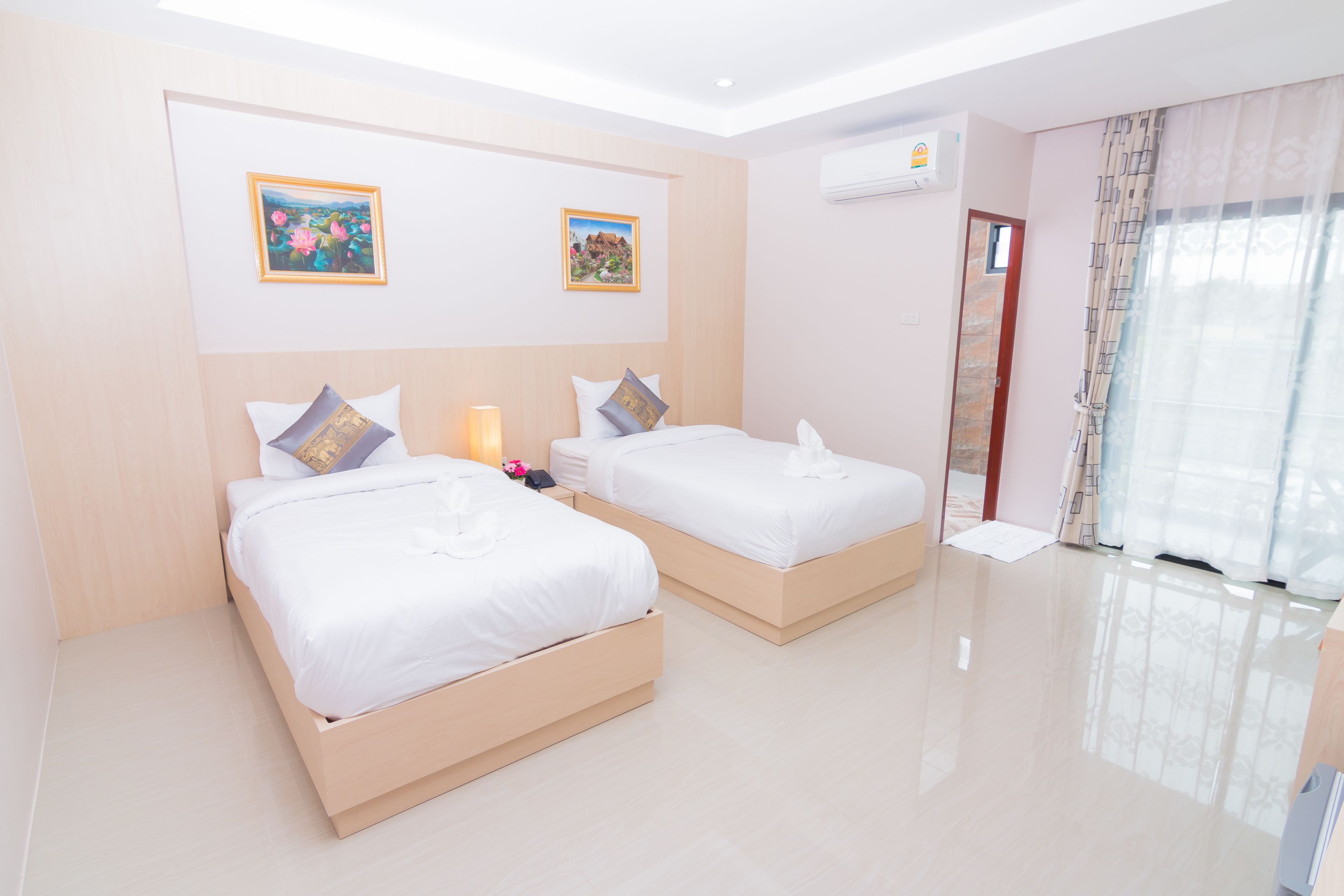 standard twin room | free wifi