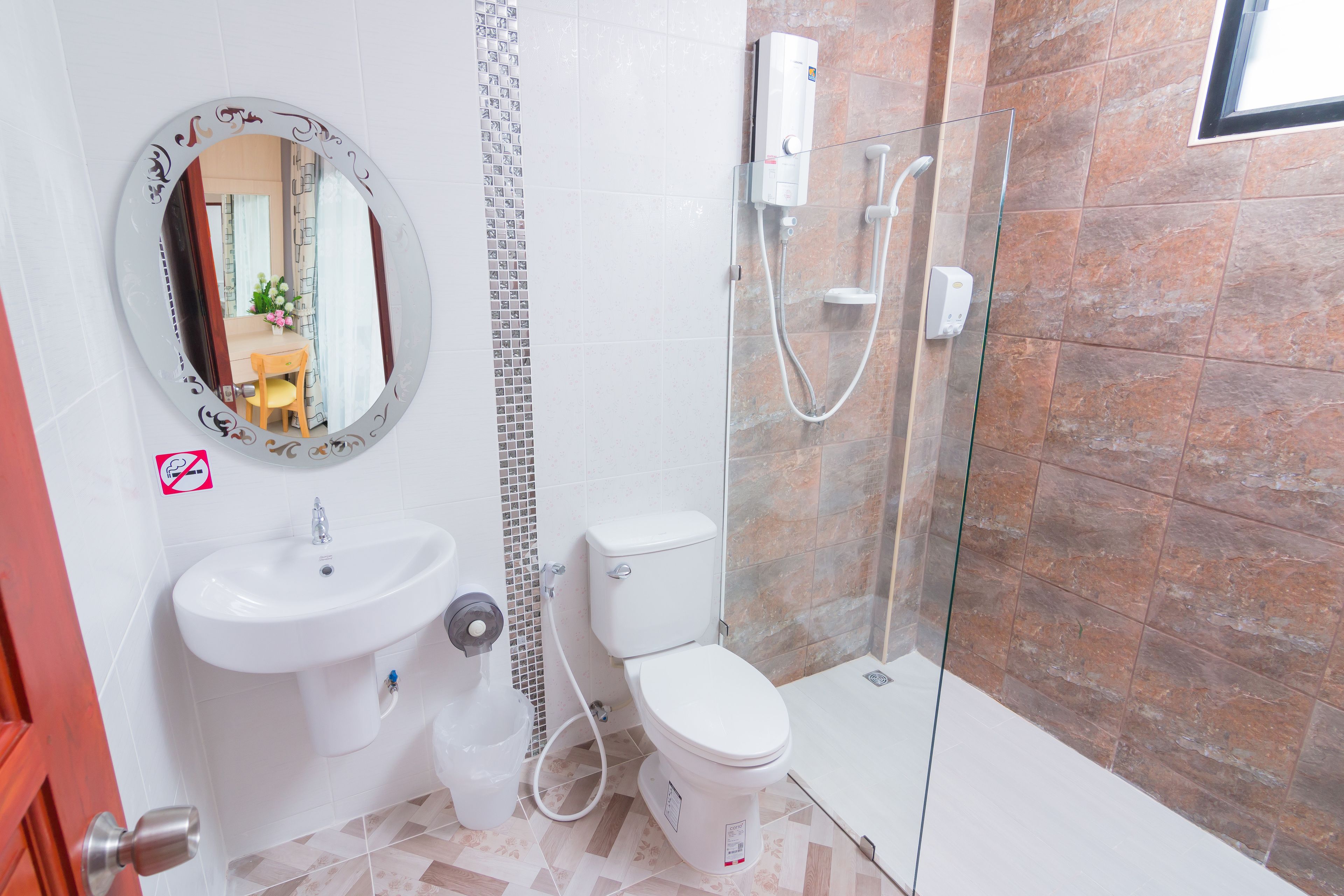 shower, free toiletries, bidet, towels