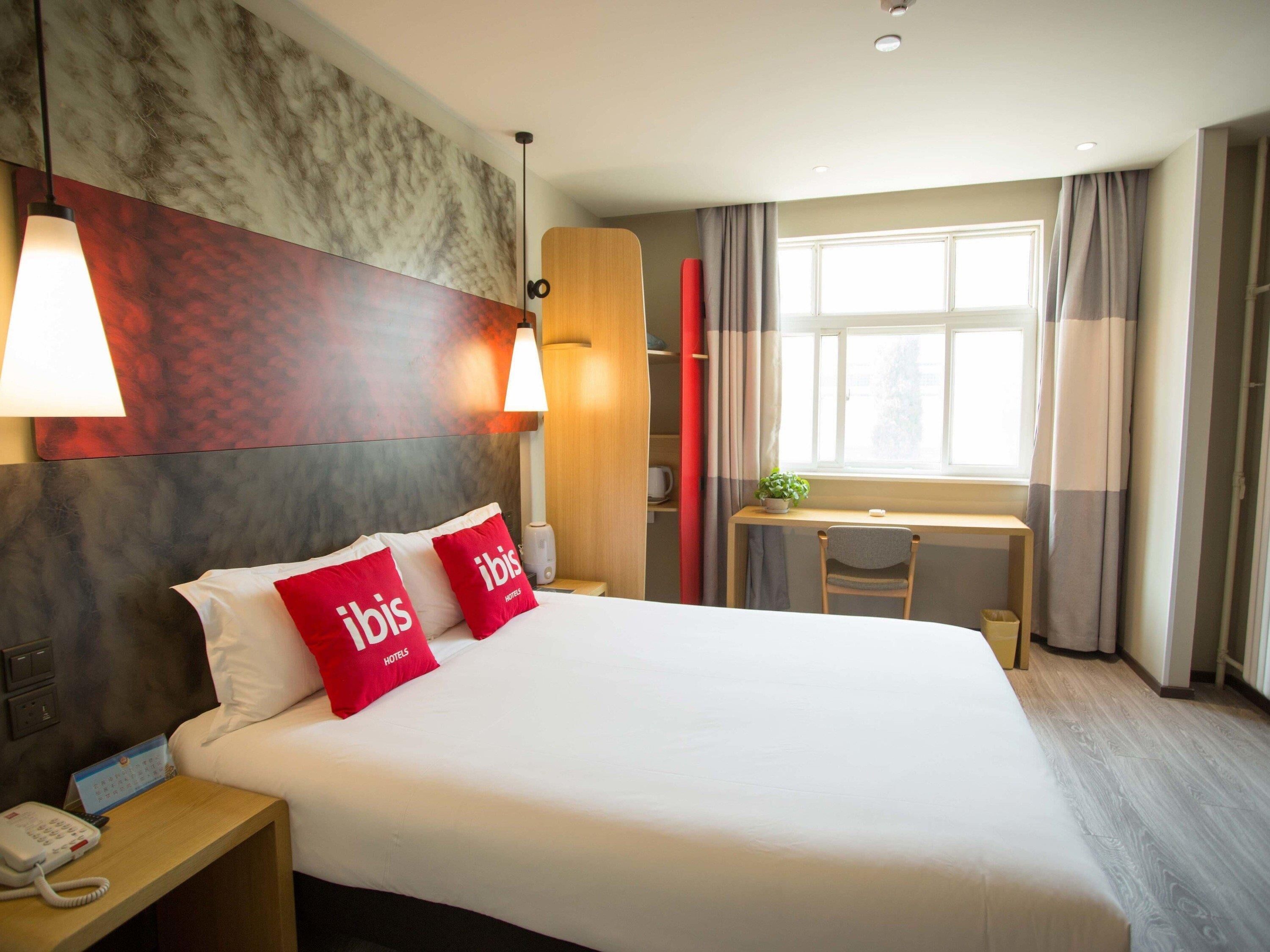 Minibar, escritorio, cortinas blackout y sistema de insonorización 