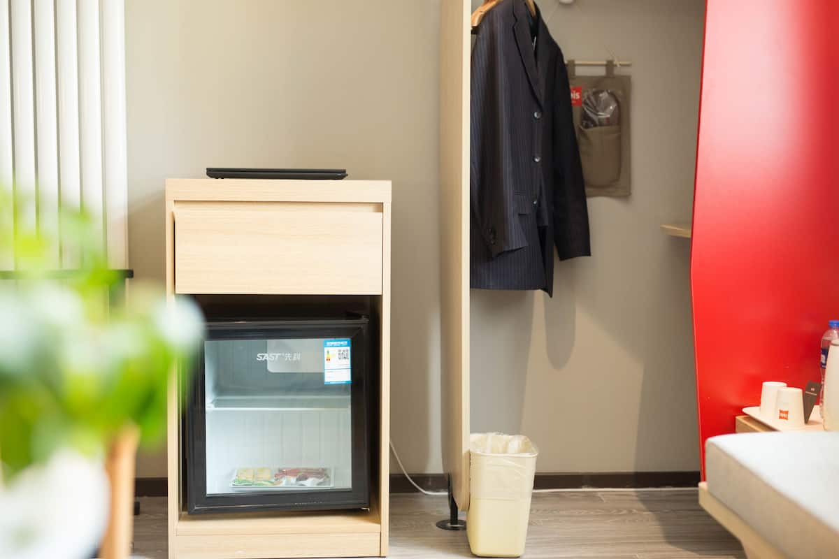 Superior Twin Room | Mini-refrigerator