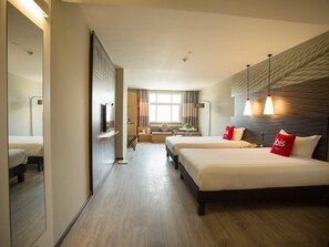 Superior-Zweibettzimmer | Minibar, Schreibtisch, Verdunkelungsvorhänge, schallisolierte Zimmer