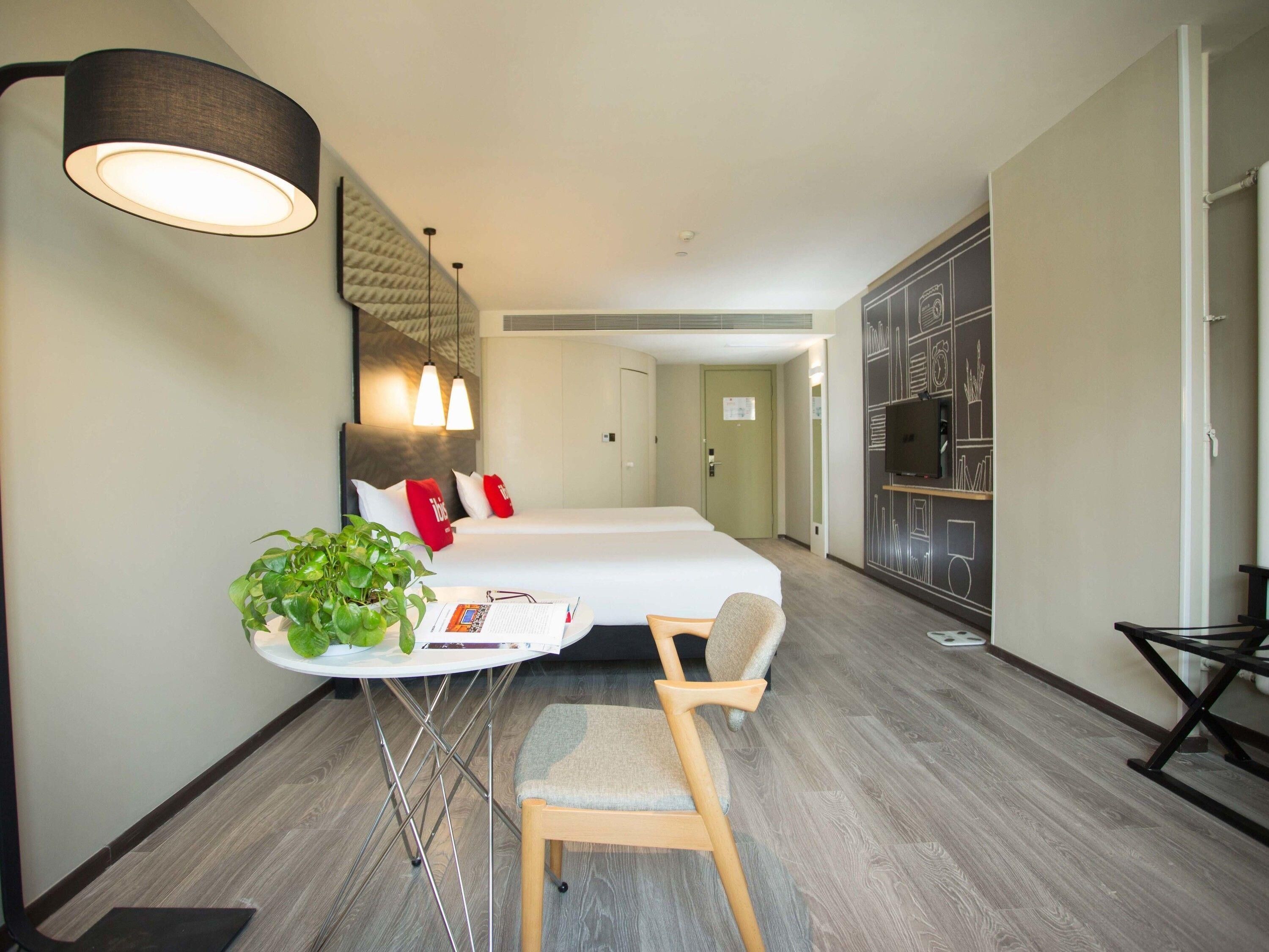 Superior-Zweibettzimmer | Minibar, Schreibtisch, Verdunkelungsvorhänge, schallisolierte Zimmer