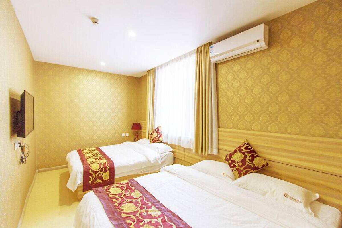 Premium bedding, Select Comfort beds, desk, blackout drapes