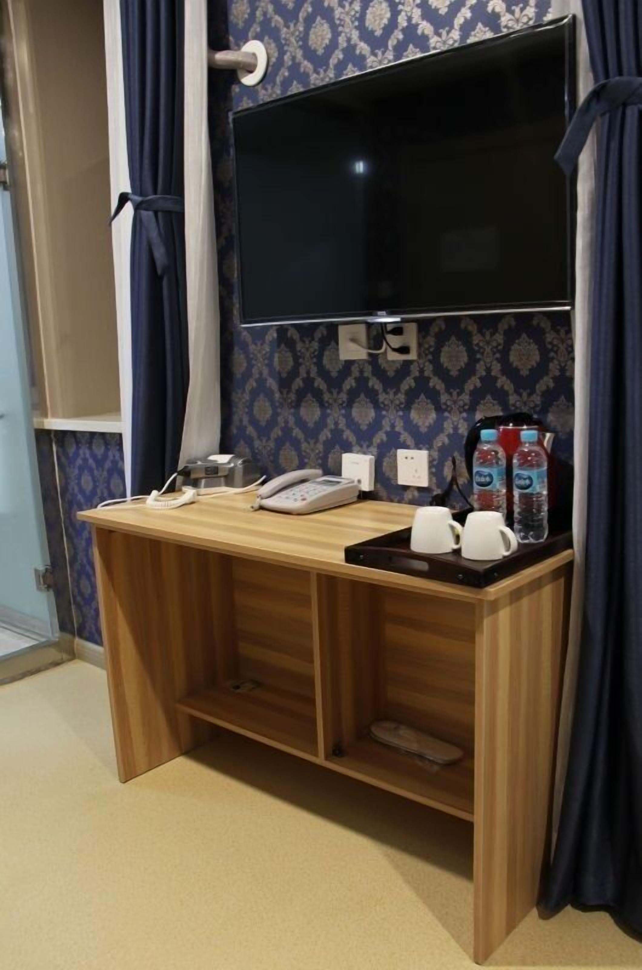 queen room – smoking,eco plan (stairs only，second or third floor)  | room amenity