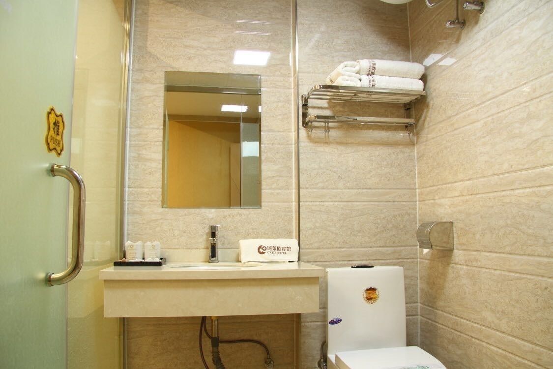 double room (   b  ) | bathroom | shower, free toiletries, hair dryer, slippers