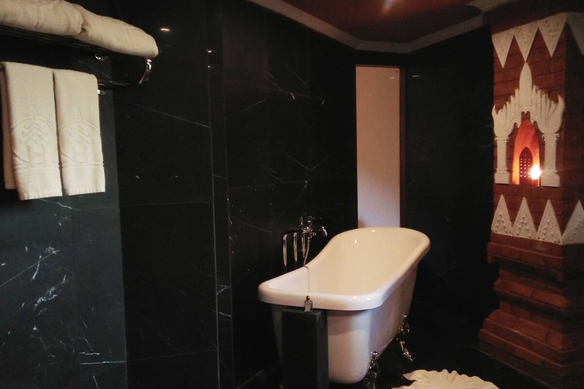 suite, 1 bedroom | premium bedding, free minibar items, in-room safe, blackout curtains