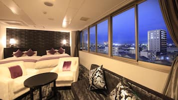 Executive Twin Room Extra, Smoking | Premium bedding, desk, iron/ironing board, free cribs/infant beds