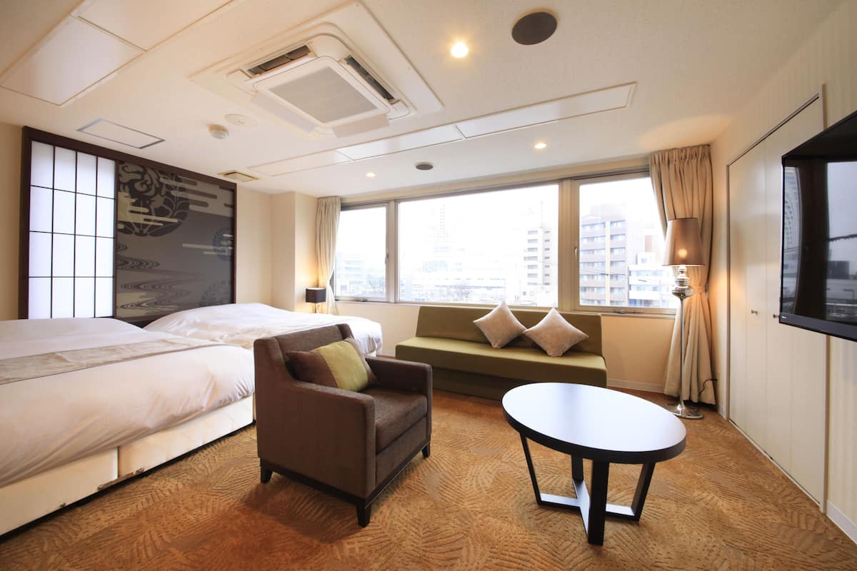 Deluxe Twin Room, Non Smoking | Premium bedding, desk, iron/ironing board (on request), cribs (free)
