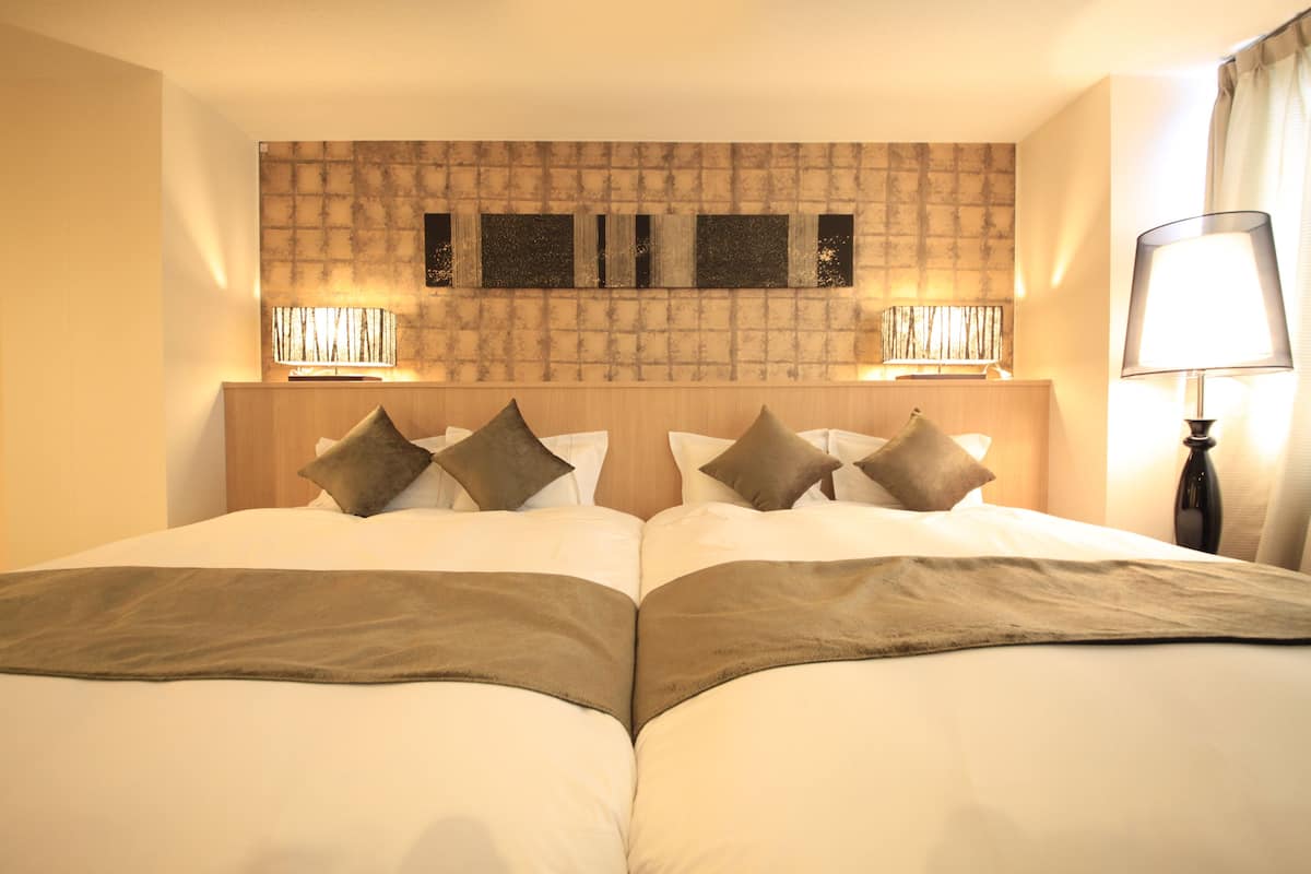 Executive Twin Room Extra, Non Smoking | Premium bedding, desk, iron/ironing board (on request), cribs (free)