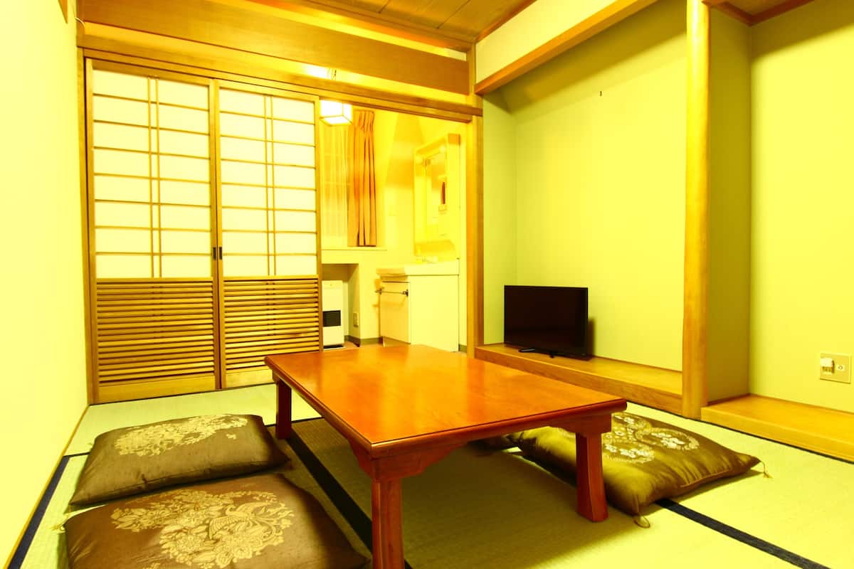 Chambre quadruple traditionnelle | Bureau, Wi-Fi, literie fournie
