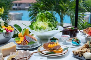 Sarapan prasmanan setiap hari (JPY 3300 per orang)