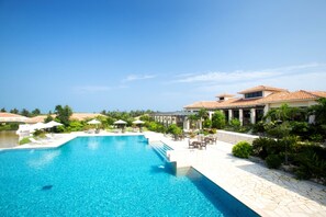 2 kolam renang outdoor