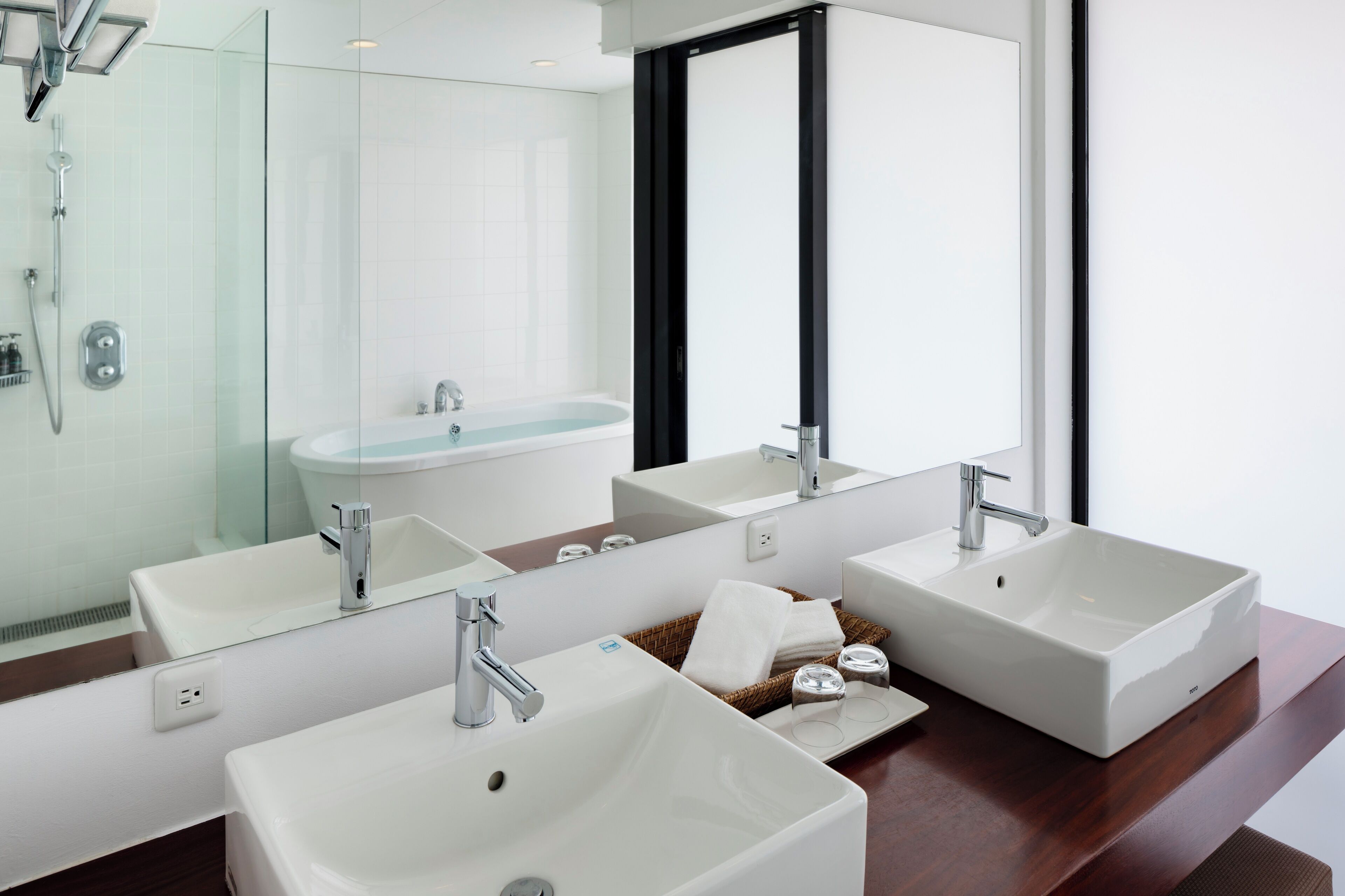 superior suite | 1 bedroom, in-room safe, free cots/infant beds, bed sheets