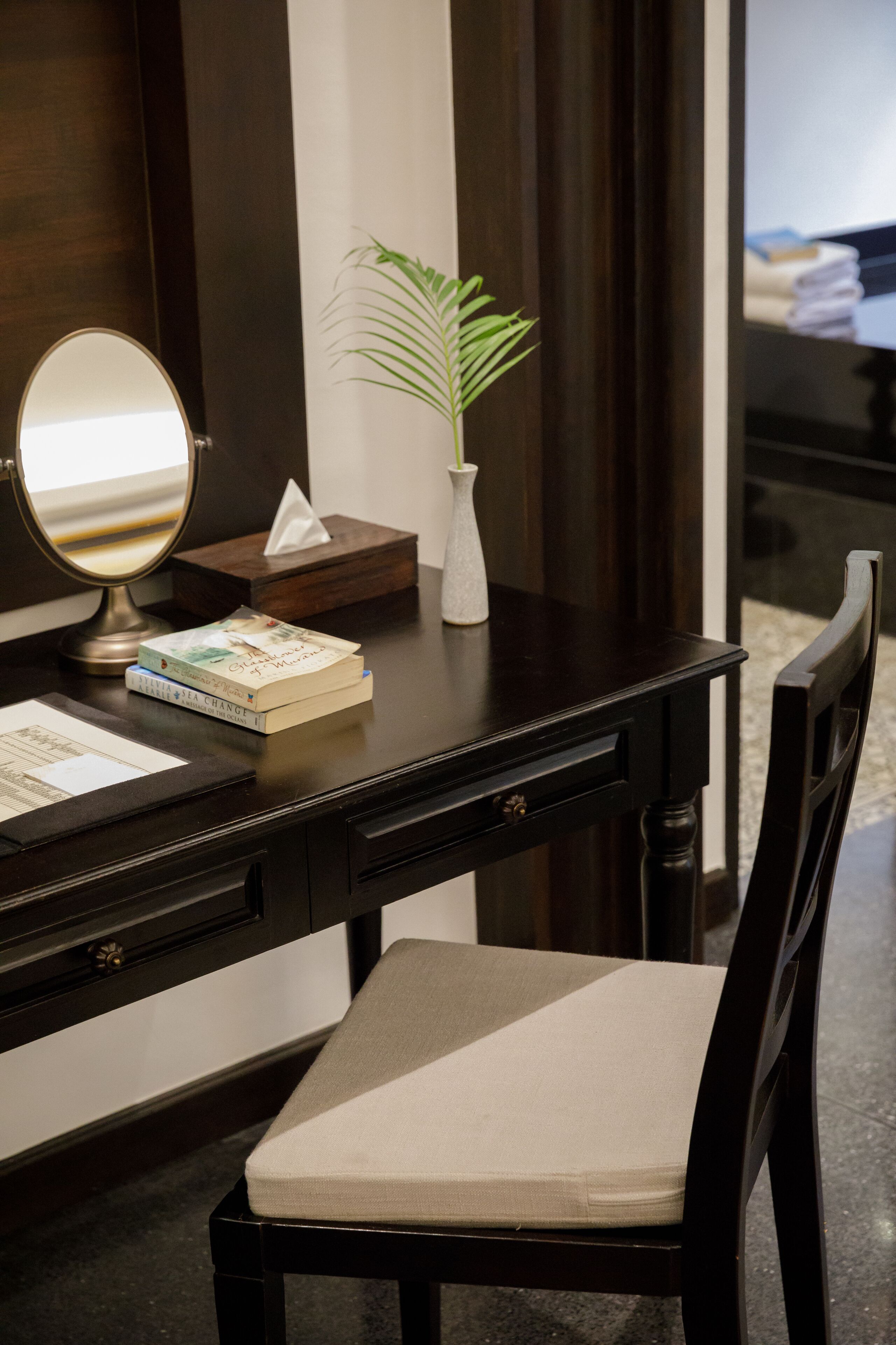 signature suite, 1 bedroom, ensuite | living area | led tv