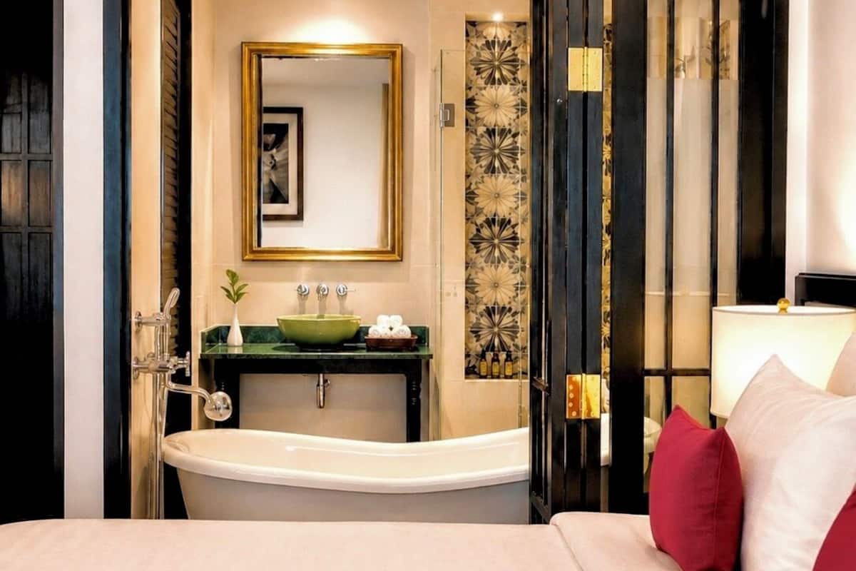Classic Double or Twin Room | Minibar, in-room safe, desk, laptop workspace