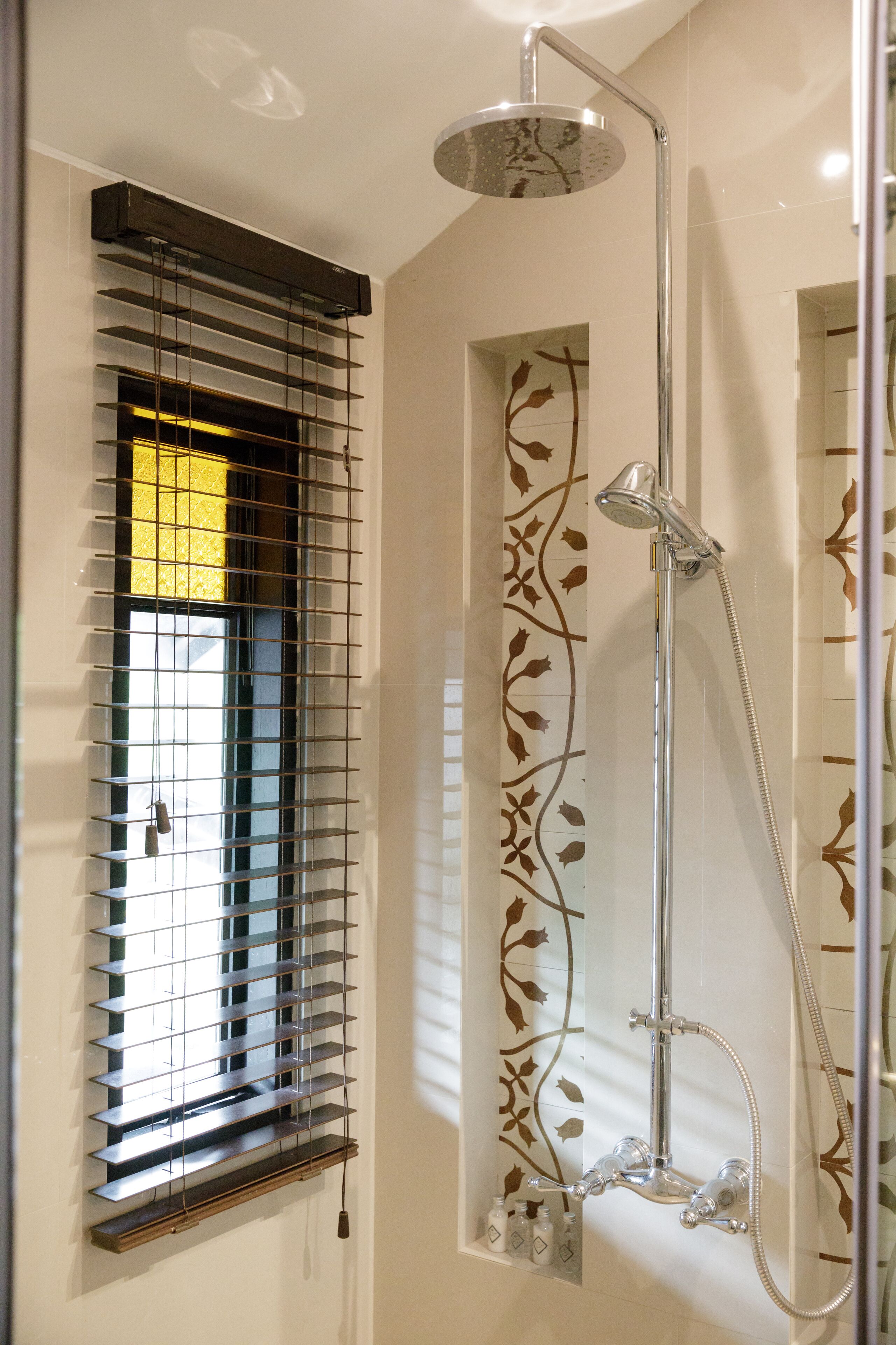 deluxe double or twin room | 1 bedroom, minibar, in-room safe, desk