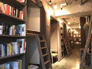 Library - Book Tea Bed GINZA - Hostel (Tokyo)