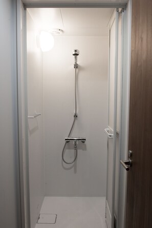 Bathroom shower - Book Tea Bed GINZA - Hostel (Tokyo)