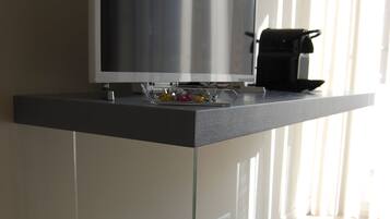 Deluxe tweepersoonskamer, balkon (Demetra) | Donzen dekbedden, een minibar, een kluis op de kamer