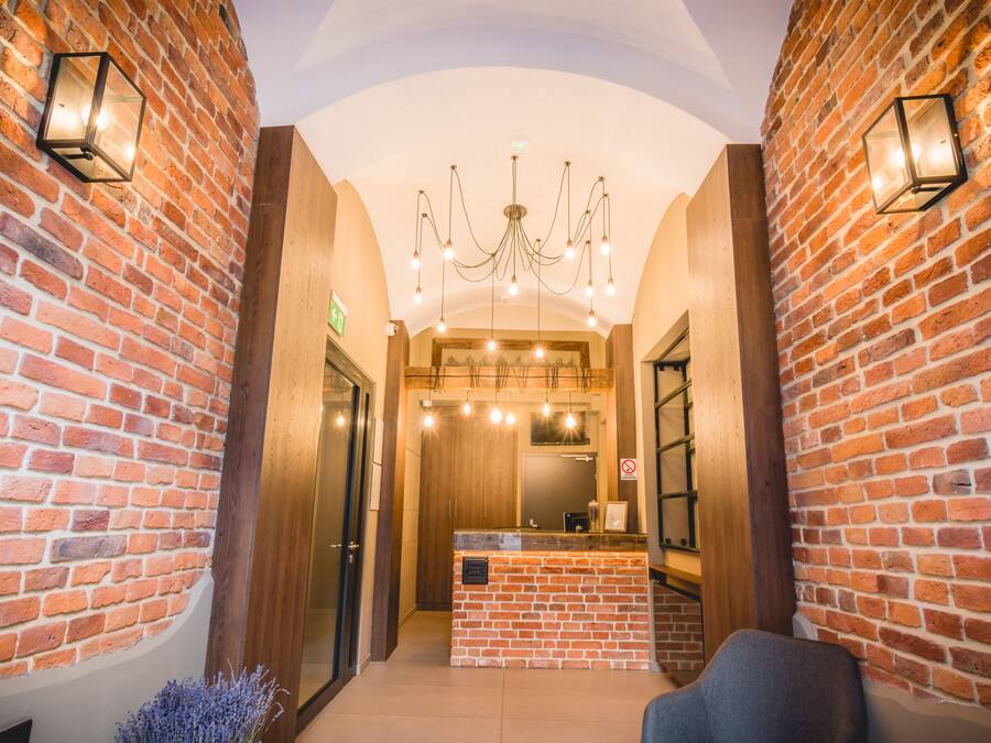 Check-in/check-out kiosk