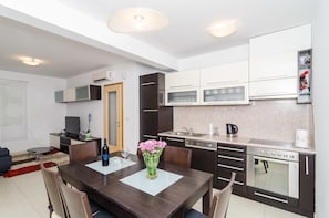 Appartement, 2 slaapkamers, terras | 1 slaapkamer, een strijkplank/strijkijzer, gratis wifi