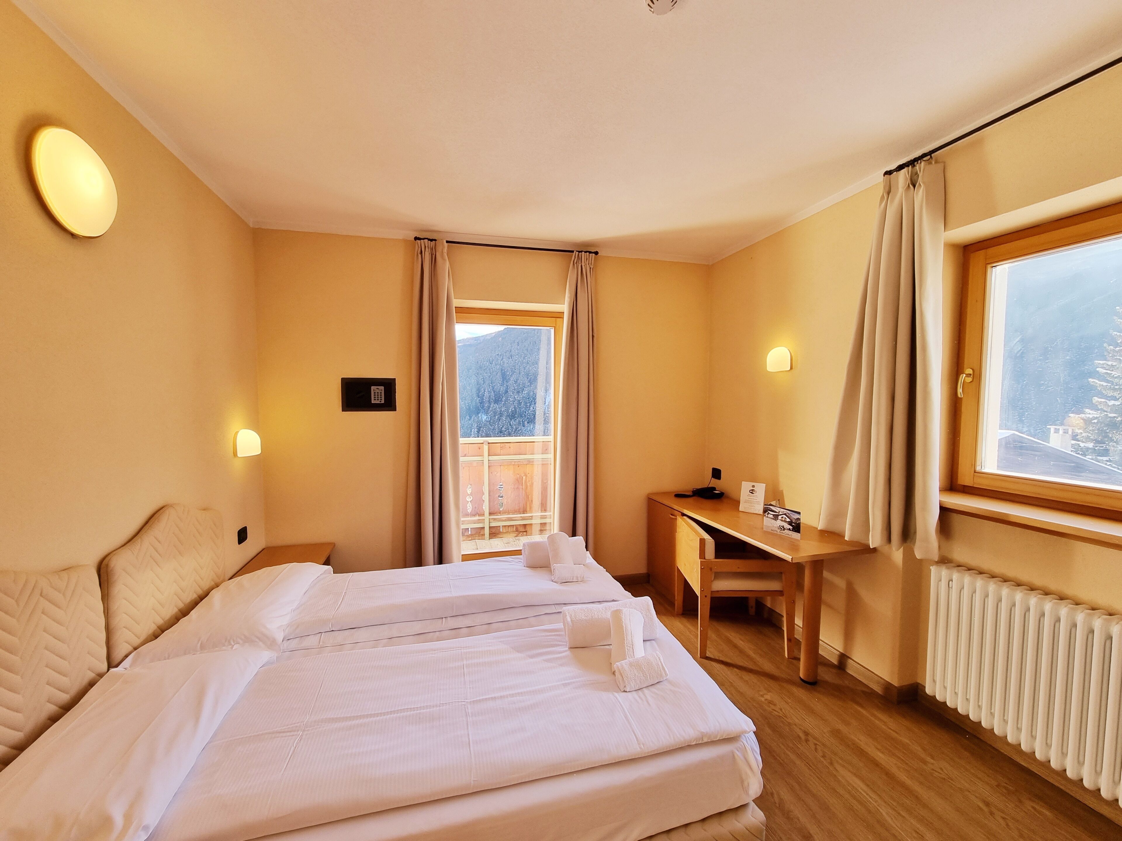 deluxe room, terrace, mountain view | 1 bedroom, hypo-allergenic bedding, down duvets, in-room safe