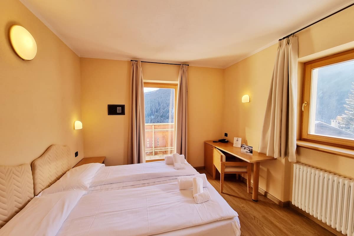 deluxe room, terrace, mountain view | 1 bedroom, hypo-allergenic bedding, down duvets, in-room safe