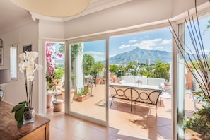 Interior entrance - Molo Luxury Suites Puerto Banus (Marbella)