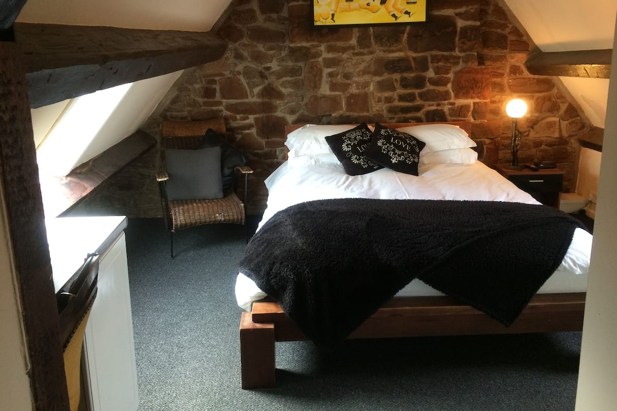 Desk, iron/ironing board, free WiFi