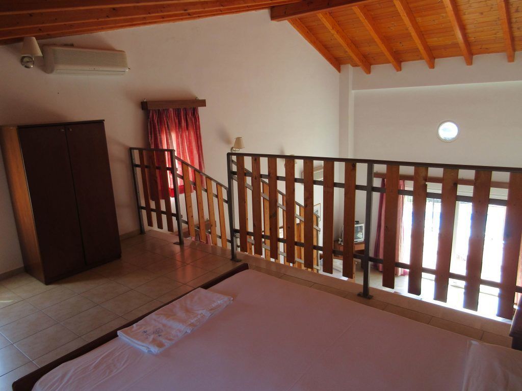 family room | hypo-allergenic bedding, in-room safe, free cots/infant beds, bed sheets