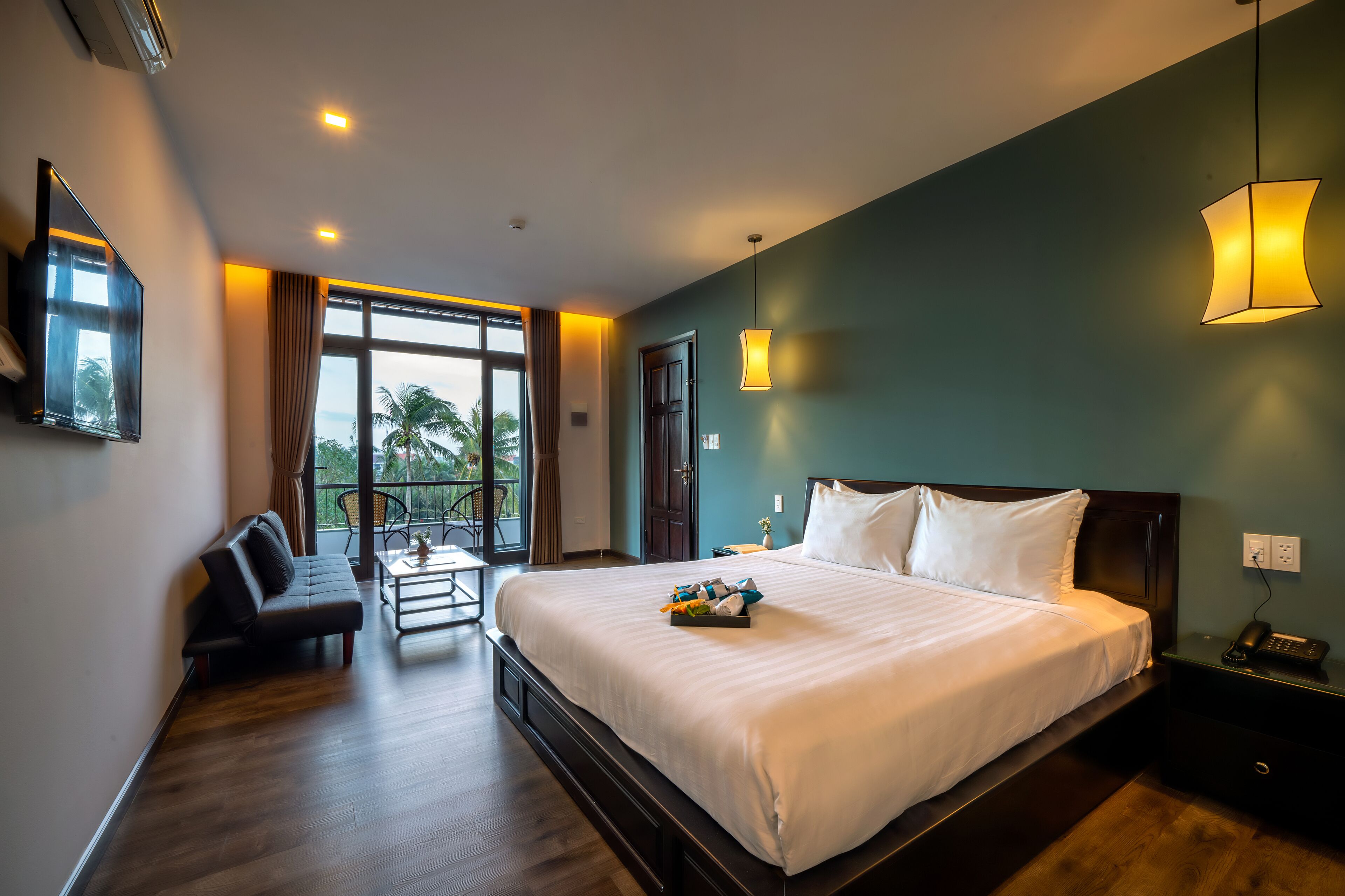 studio suite river view | minibar, in-room safe, desk, soundproofing