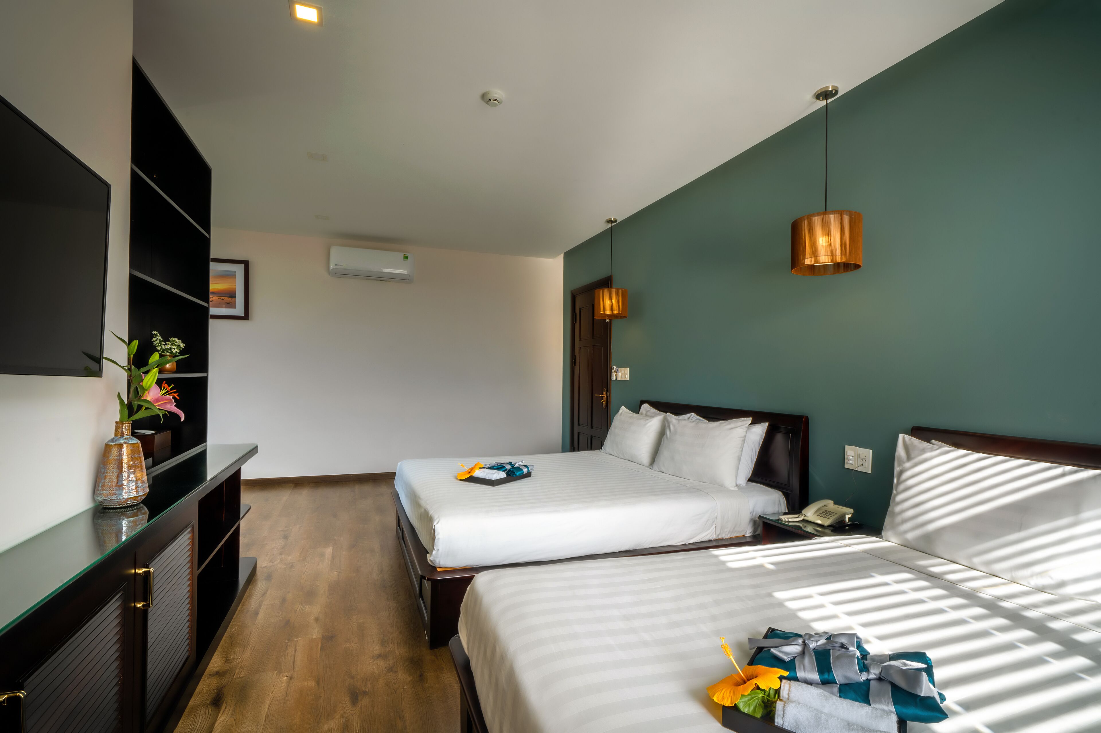 serene family garden view | minibar, in-room safe, desk, soundproofing