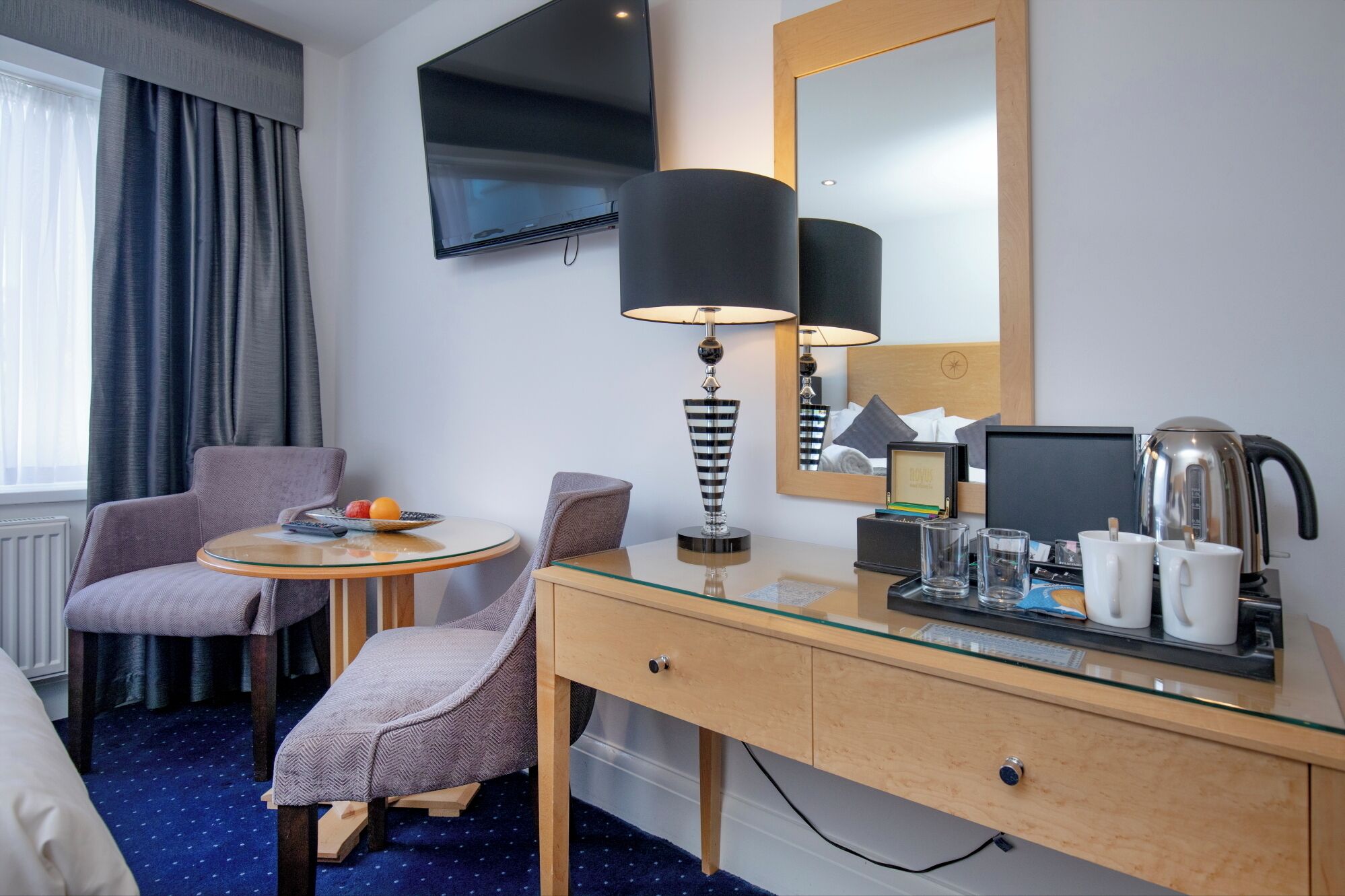 Classic Room, 1 King Bed | In-room safe, desk, iron/ironing board, free WiFi