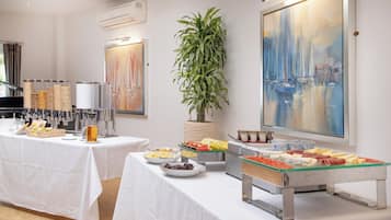 Free daily full breakfast