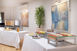 Free daily full breakfast - Belgrave Sands Hotel & Spa (Torquay)