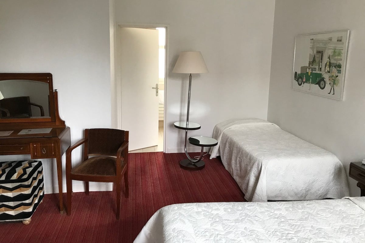 Triple Room | In-room safe, individually decorated, individually furnished, desk