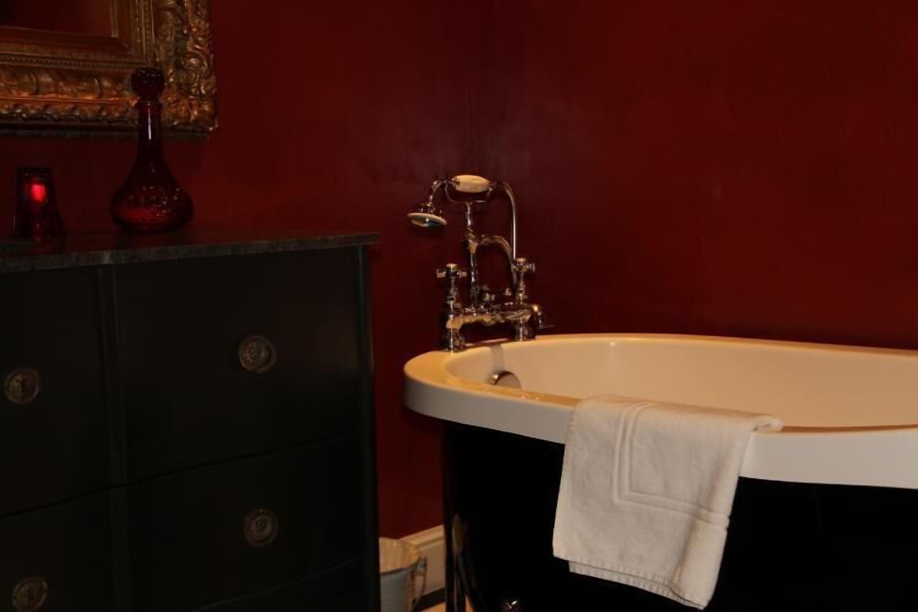 Bathtub besar