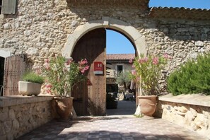 Entrada al alojamiento