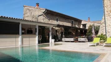 Seasonal outdoor pool