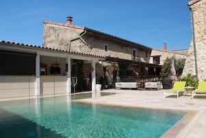 Piscina externa sazonal