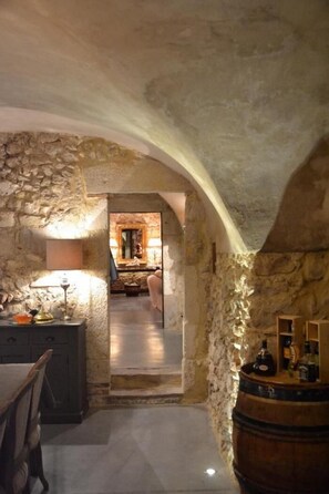 Serveert ontbijt, lunch en diner