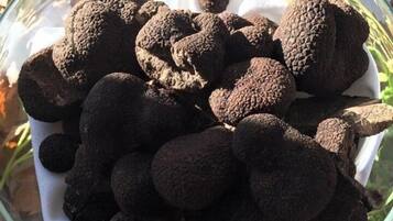 Un cuenco de trufas.