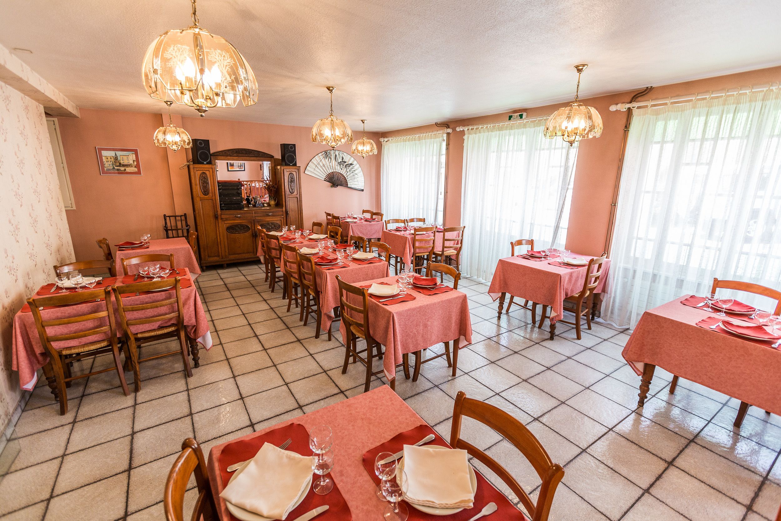 lunch, dinner served; regional cuisine, al fresco dining