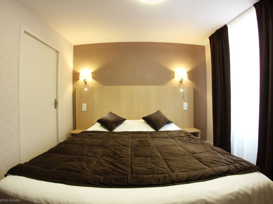 Standaard tweepersoonskamer | Luxe beddengoed, een bureau, een strijkplank/strijkijzer, gratis wifi