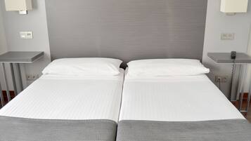 Camera con letto matrimoniale o 2 letti singoli | Biancheria da letto di alta qualità, minibar, una cassaforte in camera