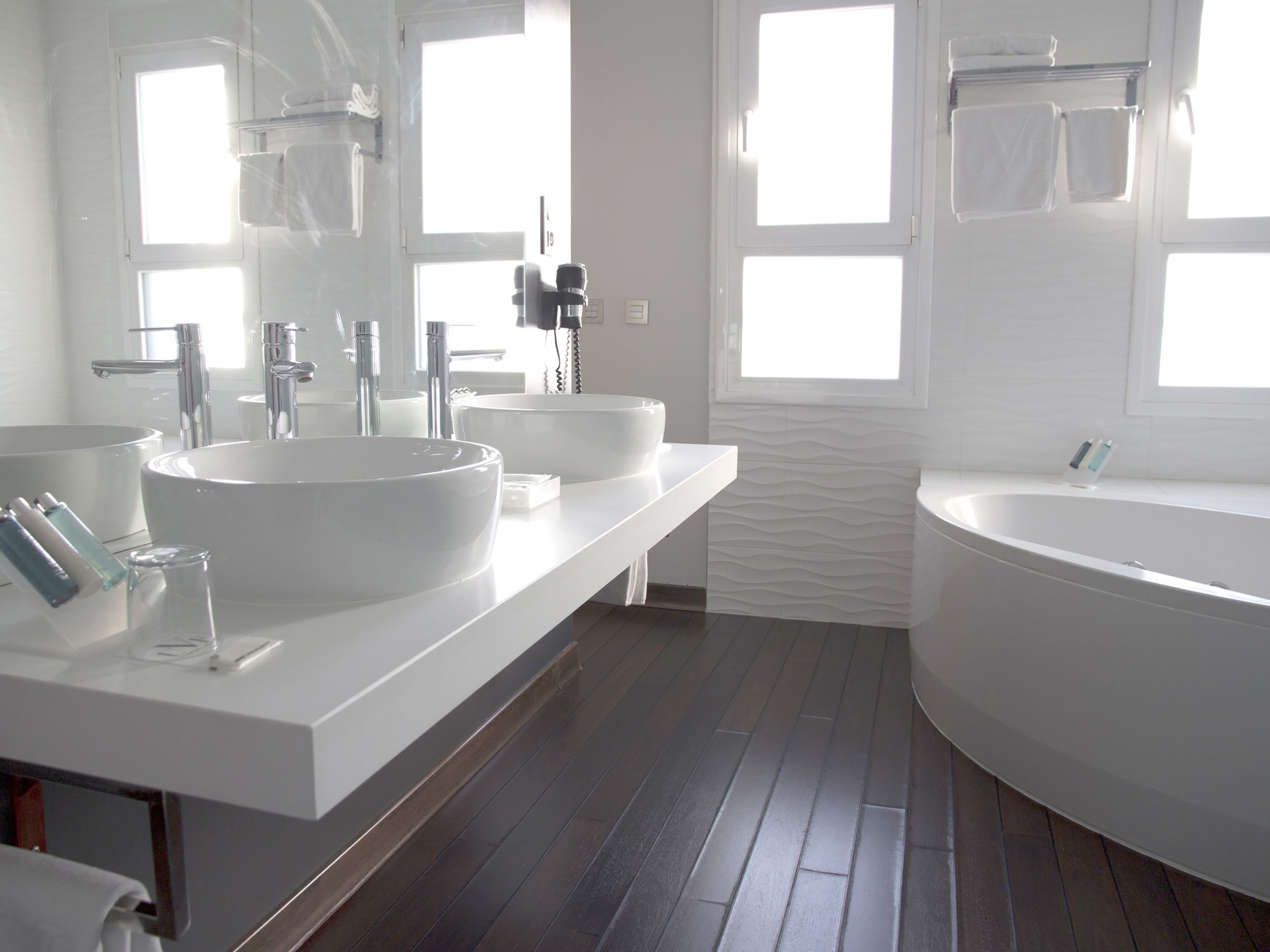 suite | bathroom | free toiletries, hair dryer, bidet, towels