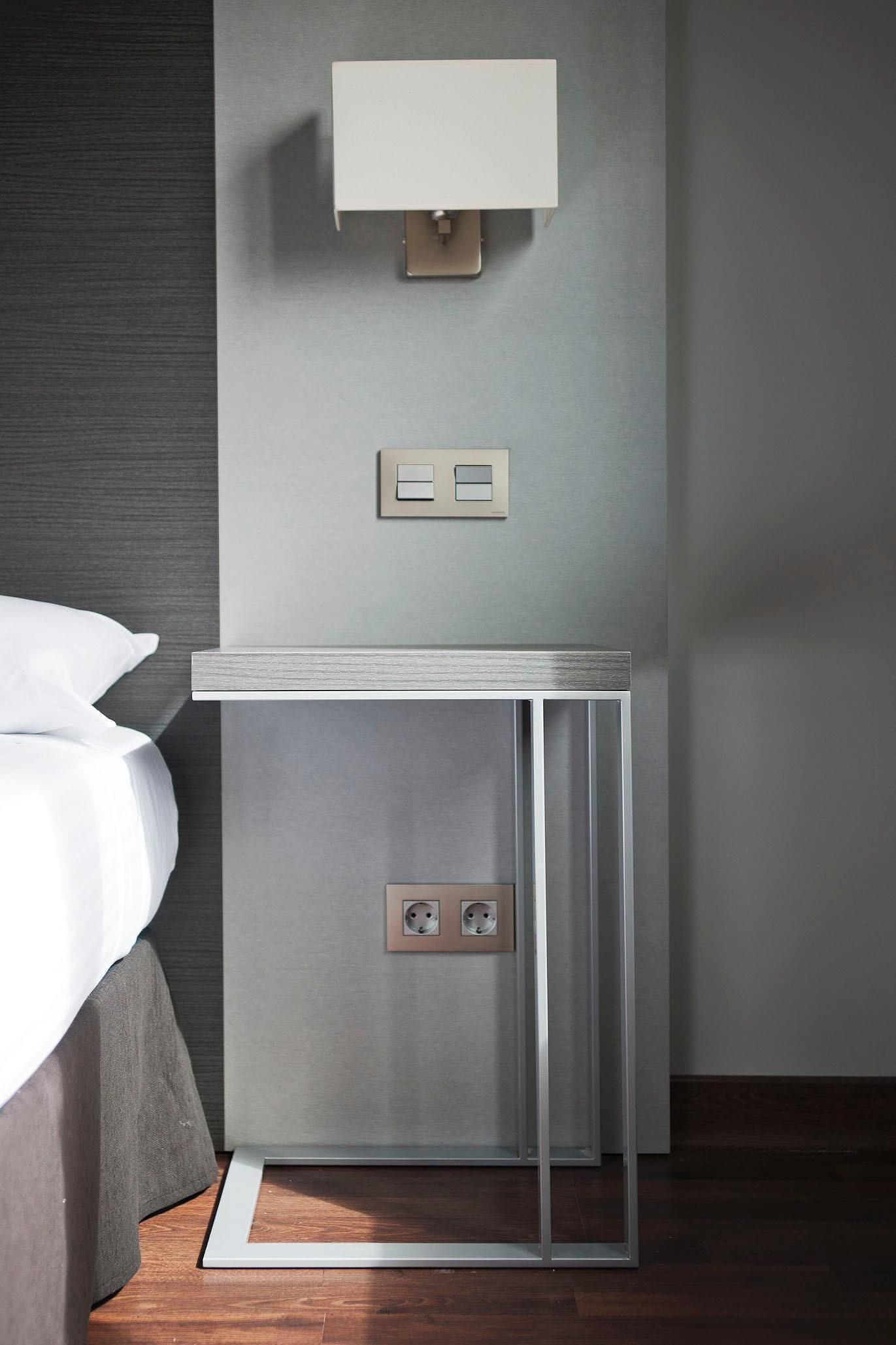Luxe beddengoed, een minibar, een kluis op de kamer