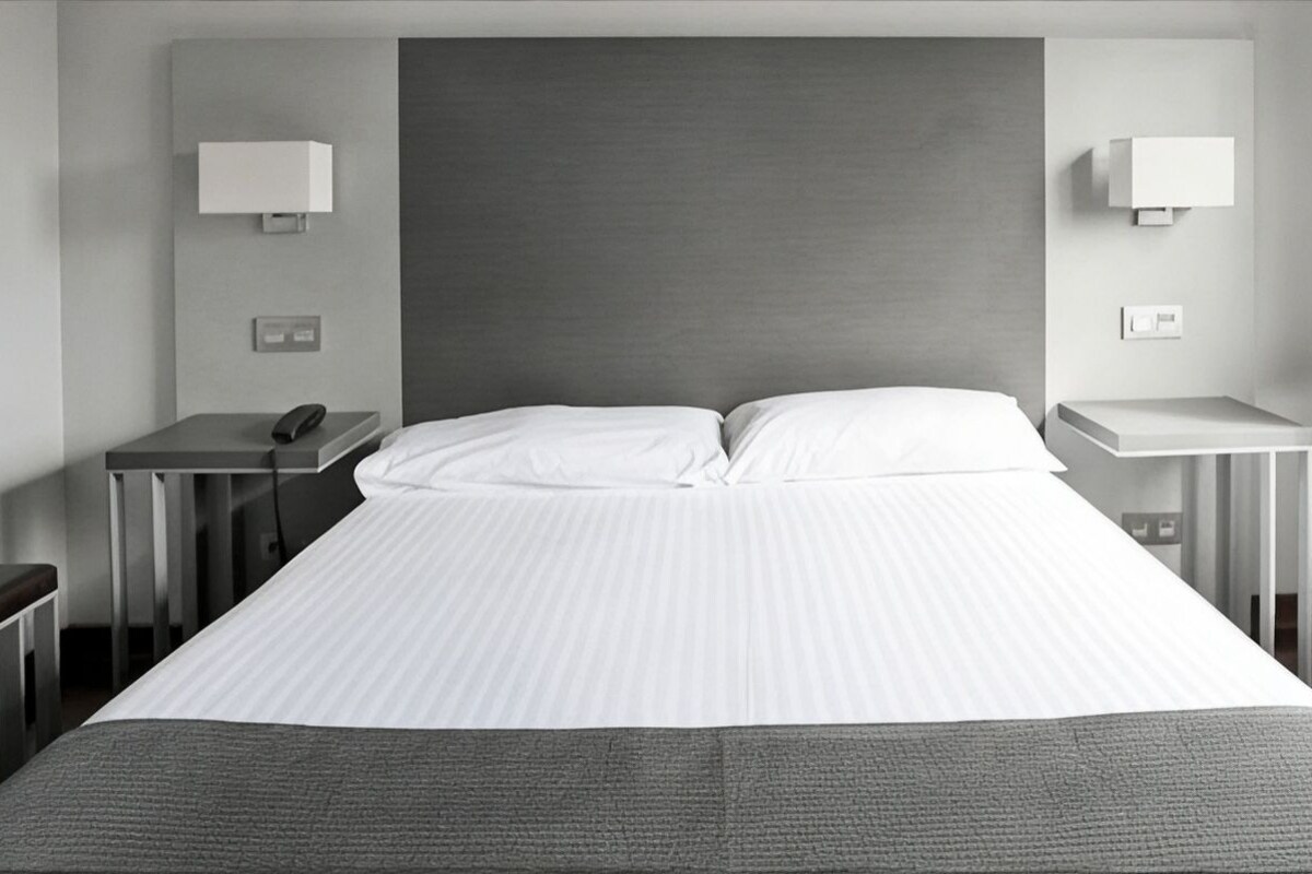 Ropa de cama de alta calidad y minibar 