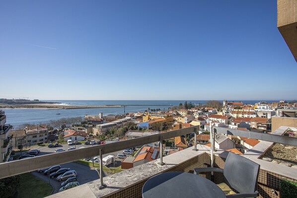 Apartamento, 1 habitación, vistas al mar | 1 dormitorio, tabla de planchar con plancha, cunas (de pago)